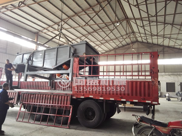 1540-5層重型直線(xiàn)篩發(fā)貨走起 1540-5層重型直線(xiàn)篩發(fā)貨走起